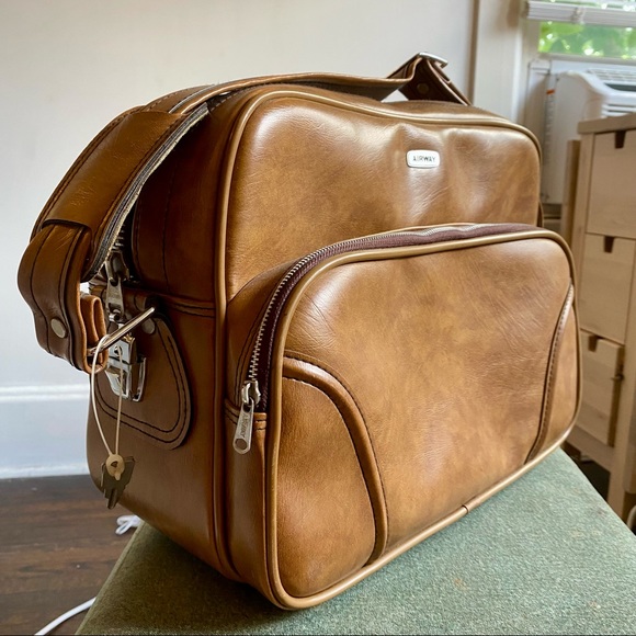 Vintage Airway Industries Carry-On Bag With Lock and Key - Picture 2 of 12